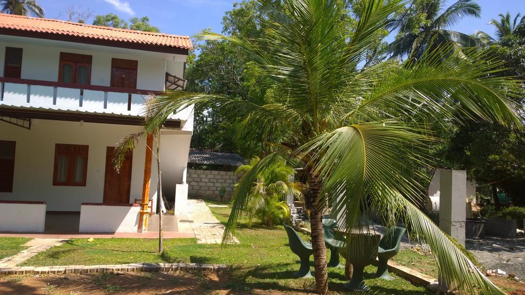 Hotel Flamingo Anuradhapura Buitenkant foto