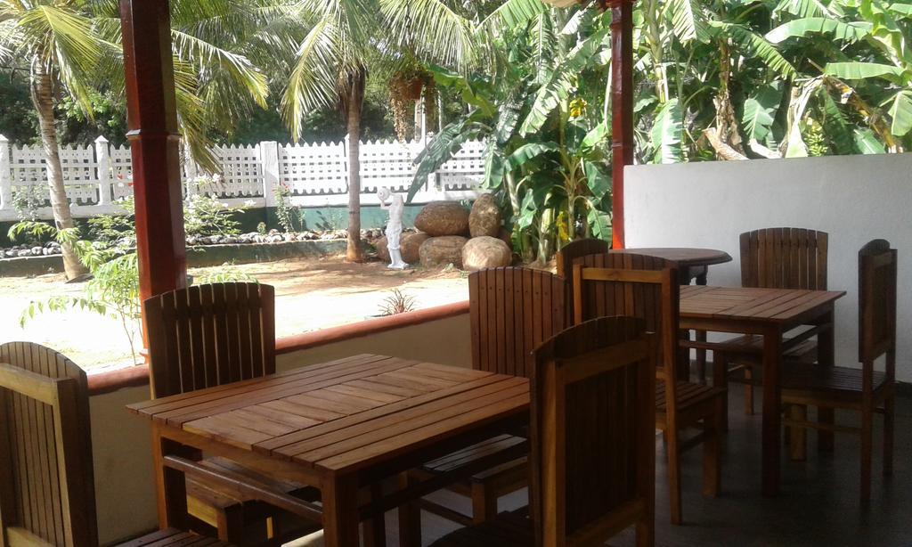 Hotel Flamingo Anuradhapura Buitenkant foto