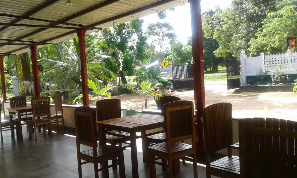 Hotel Flamingo Anuradhapura Buitenkant foto