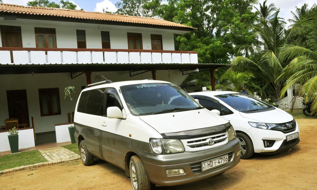 Hotel Flamingo Anuradhapura Buitenkant foto
