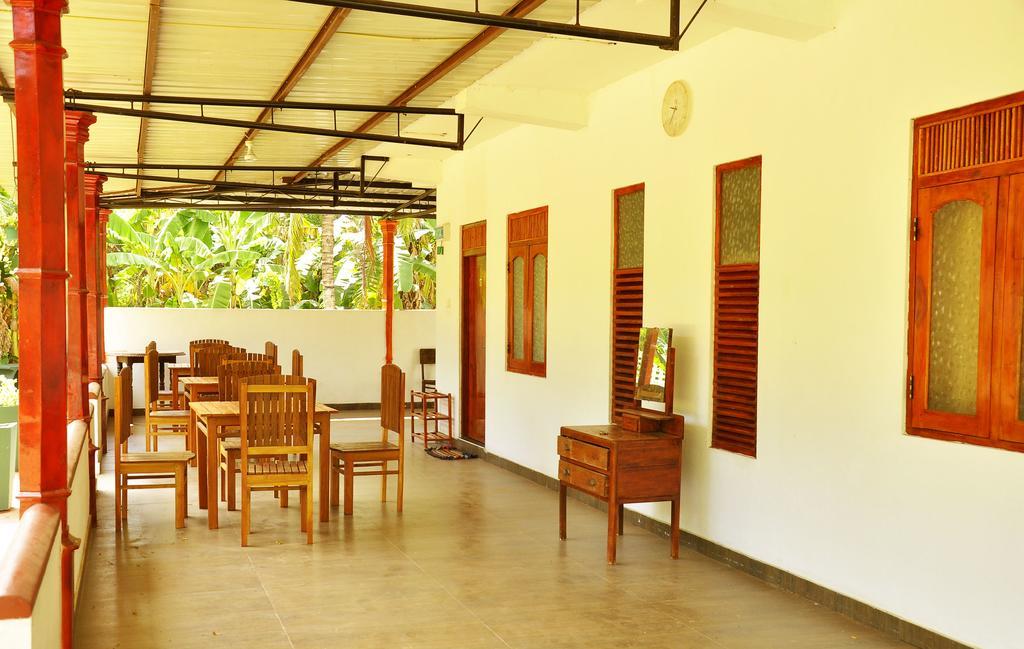 Hotel Flamingo Anuradhapura Buitenkant foto