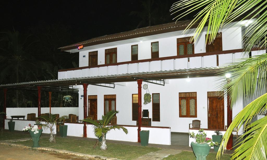 Hotel Flamingo Anuradhapura Buitenkant foto