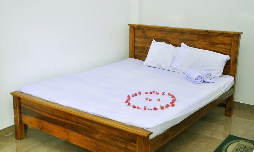Hotel Flamingo Anuradhapura Buitenkant foto