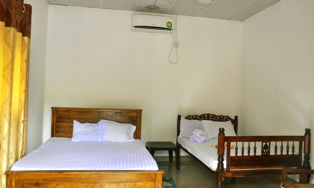 Hotel Flamingo Anuradhapura Buitenkant foto
