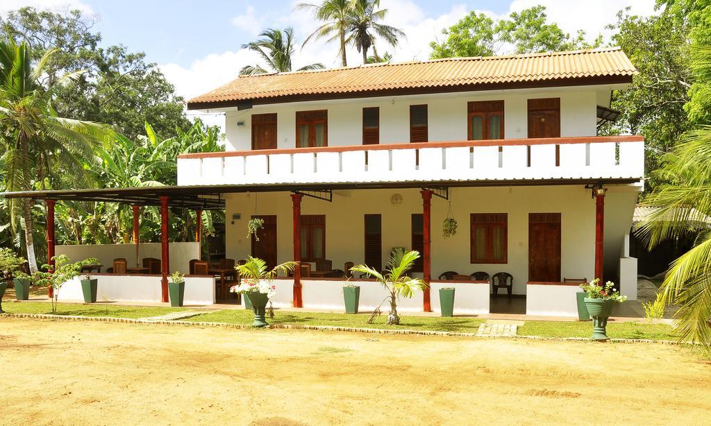 Hotel Flamingo Anuradhapura Buitenkant foto