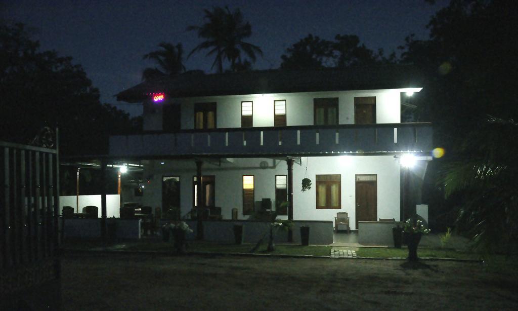 Hotel Flamingo Anuradhapura Buitenkant foto
