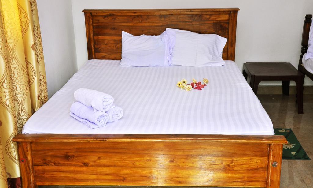 Hotel Flamingo Anuradhapura Buitenkant foto