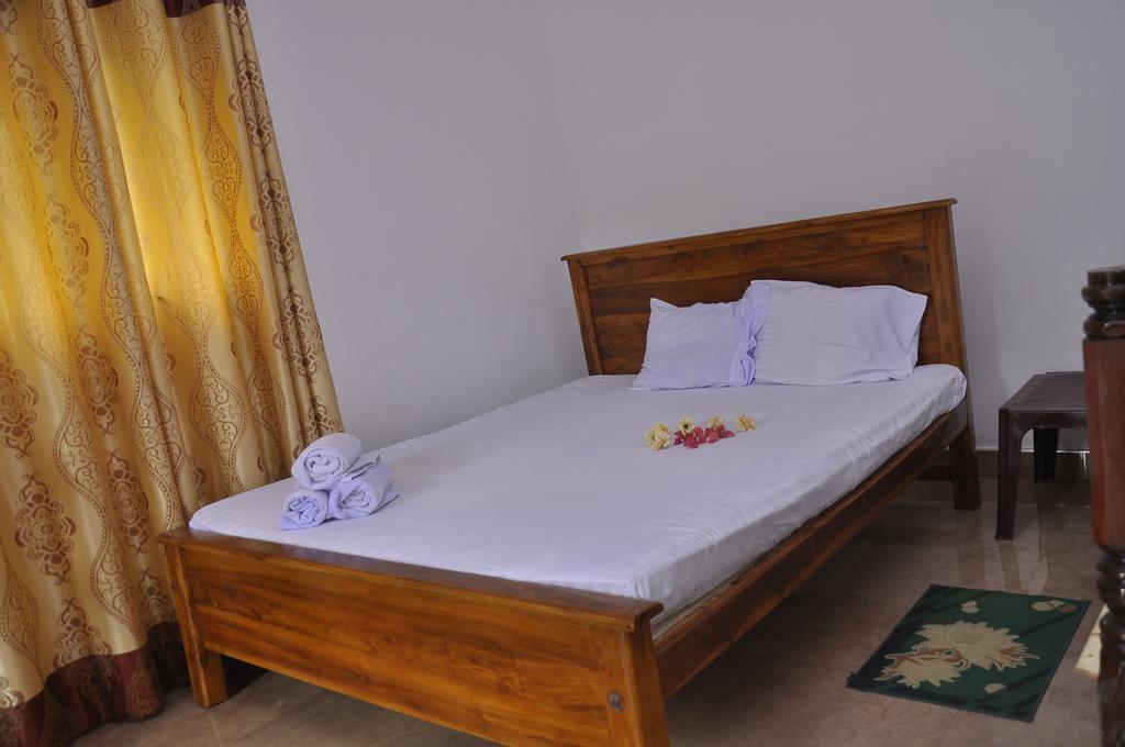 Hotel Flamingo Anuradhapura Buitenkant foto